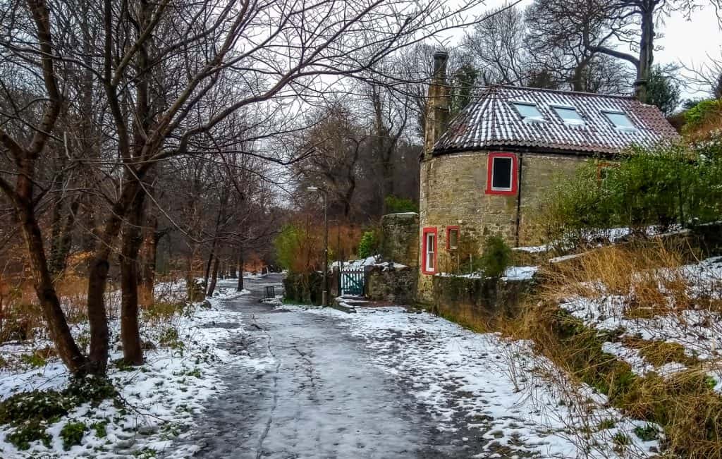 Primrose Cottage on the River Almond Walkway